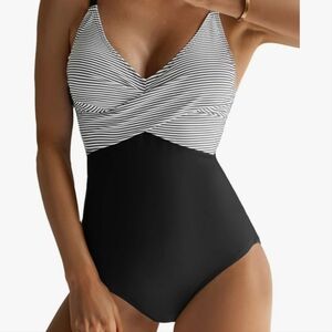 🔥2 For$12🔥Maturity Swimsuit. Black and White Striped Maturnity Swimsuit